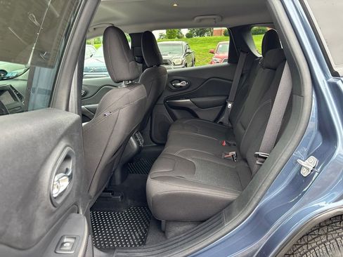 Used 2020 Jeep Cherokee Latitude w/ Cold Weather Group AWD/4WD image 25