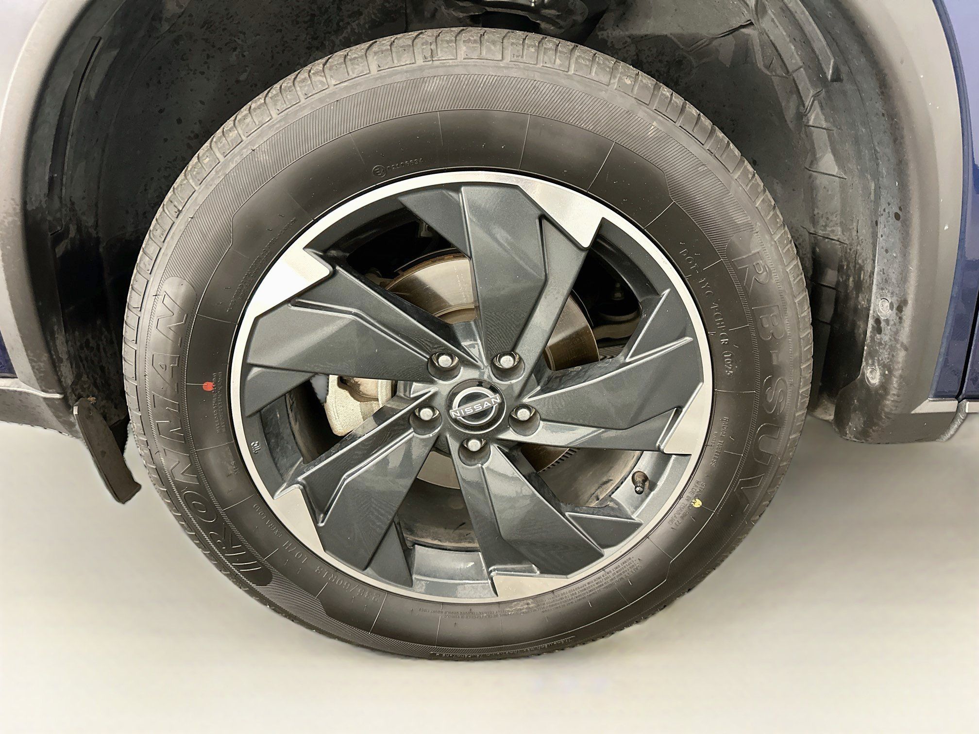 Used 2025 Nissan Rogue SV AWD/4WD image 35