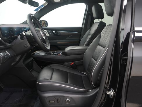 Used 2025 Buick Enclave Avenir image 26