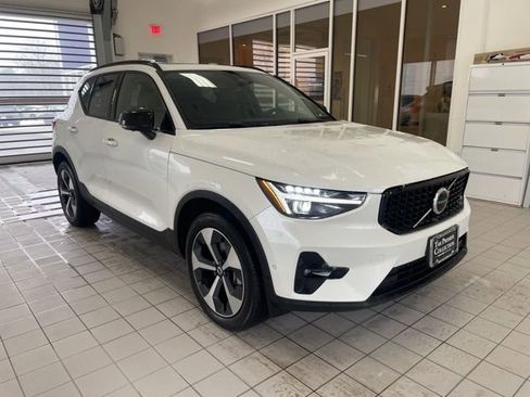 Used 2026 Volvo XC40 B5 Plus w/ Protection Package Premier image 5