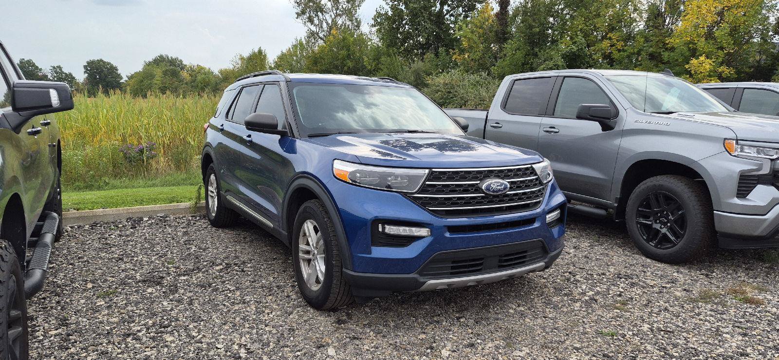 Used 2022 Ford Explorer XLT w/ Equipment Group 202A AWD/4WD image 2