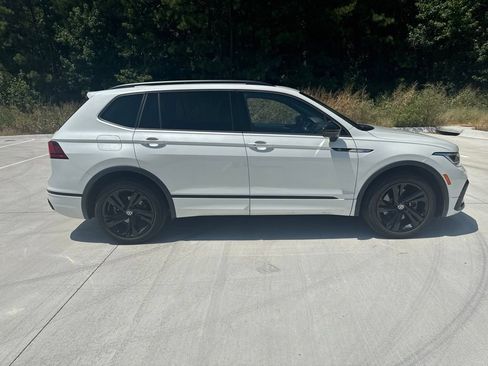 Used 2024 Volkswagen Tiguan SE R-Line FWD image 3
