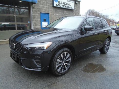 Used 2025 Volvo XC60 B5 Core image 2