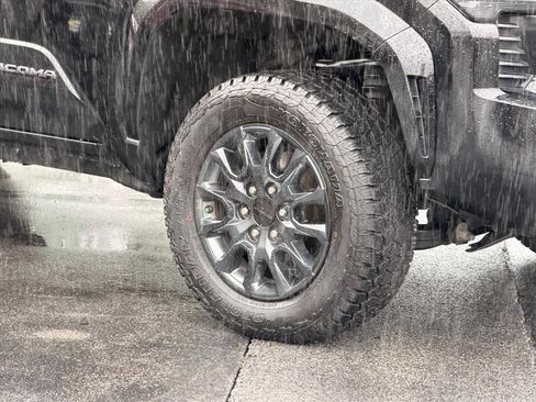 Used 2025 Toyota Tacoma SR5 AWD/4WD image 24