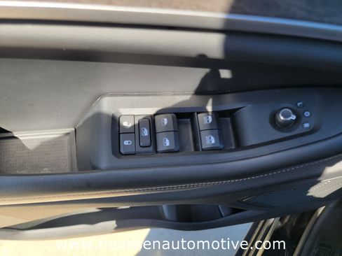 Used 2024 Jeep Grand Cherokee L Limited w/ Luxury Tech Group II image 18