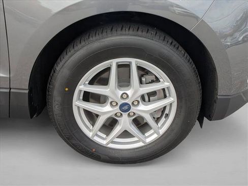 Used 2021 Ford Edge SE image 10