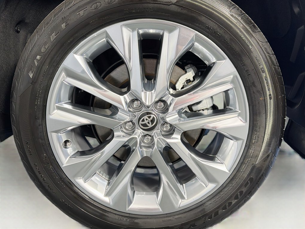 Used 2026 Toyota Highlander Limited AWD/4WD image 31