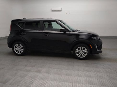 Used 2023 Kia Soul LX image 11
