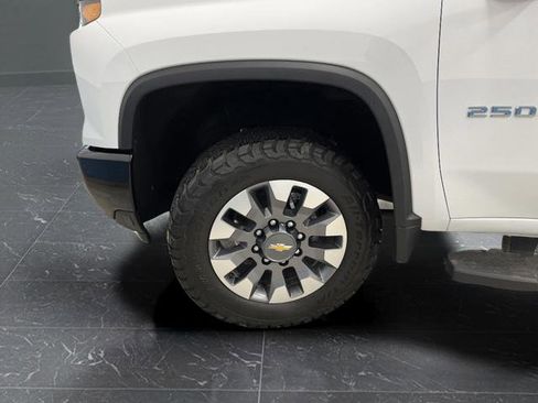 Used 2024 Chevrolet Silverado 2500 Custom w/ Custom Value Package image 35