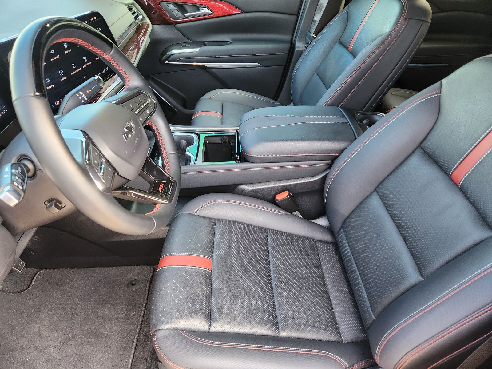 Used 2024 Chevrolet Traverse RS FWD image 11