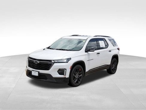 Used 2023 Chevrolet Traverse Premier w/ Redline Edition AWD/4WD image 2