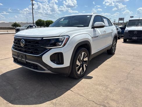 Used 2025 Volkswagen Atlas Cross Sport SE FWD image 3