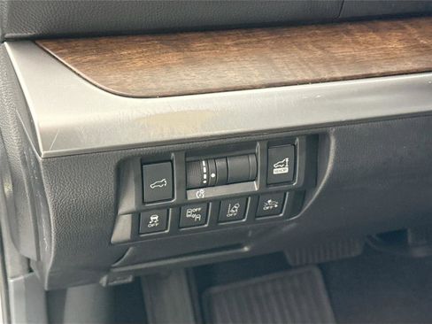 Used 2018 Subaru Outback 2.5i Limited image 16