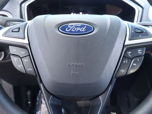 Used 2020 Ford Fusion SE image 22