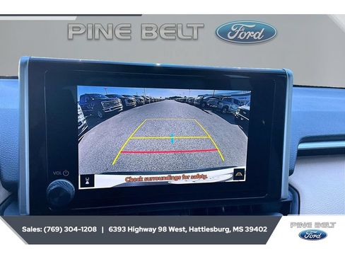 Used 2024 Toyota RAV4 XLE FWD image 16