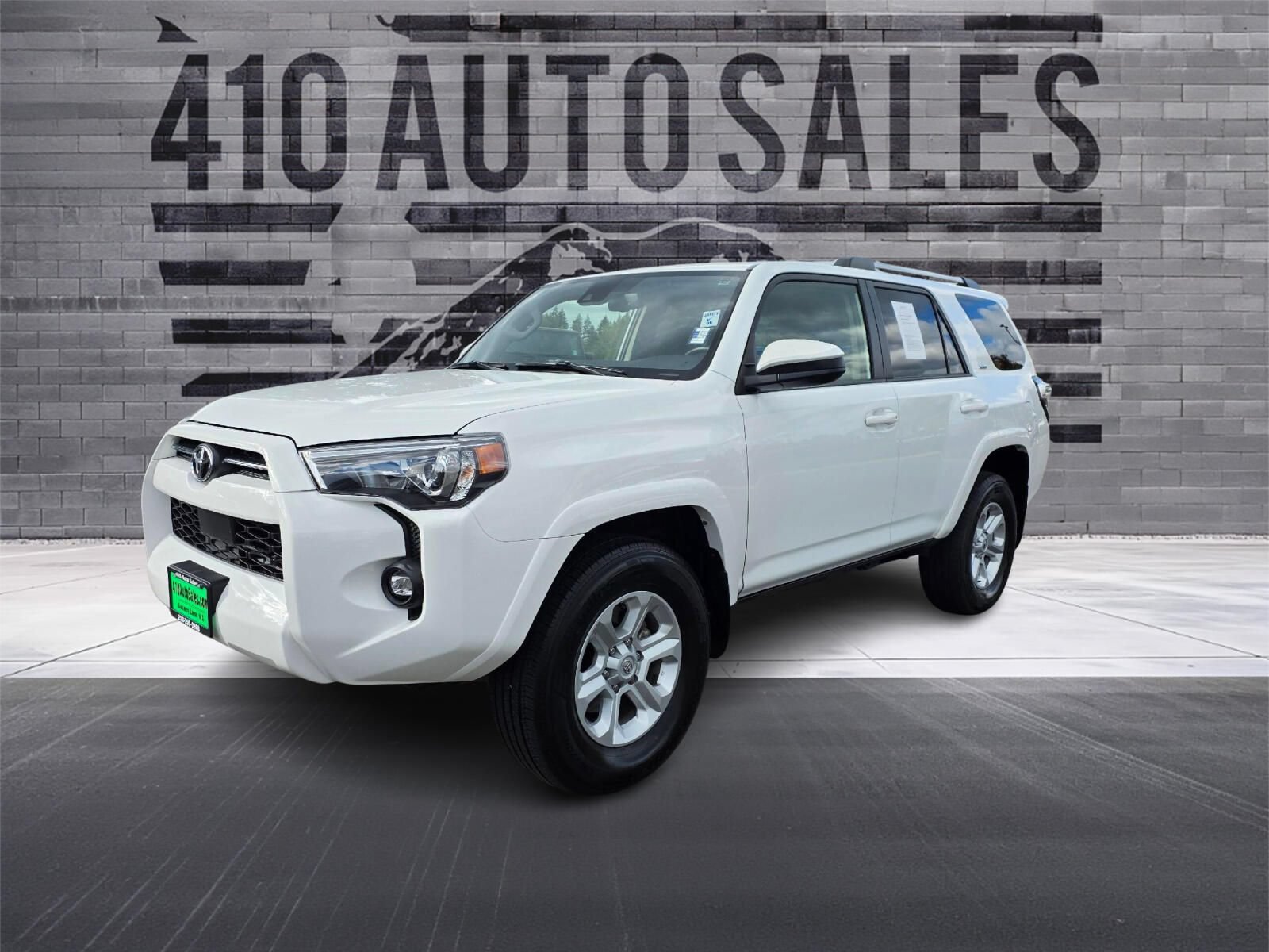Used 2024 Toyota 4Runner SR5 AWD/4WD image 6