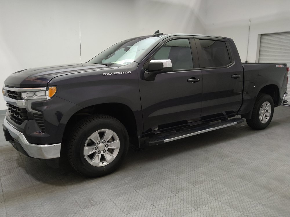 Used 2024 Chevrolet Silverado 1500 LT w/ Leather Package AWD/4WD image 2