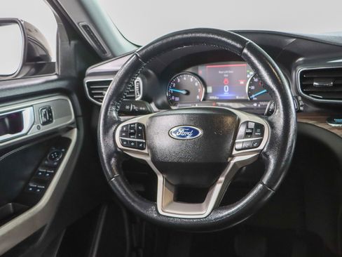 Used 2022 Ford Explorer Limited w/ Equipment Group 301A RWD image 12