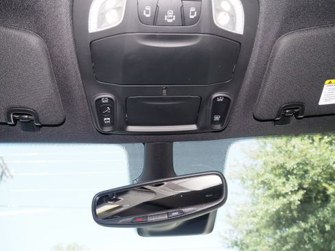 New 2025 Chrysler Pacifica Select w/ Uconnect Theater Family Group image 27