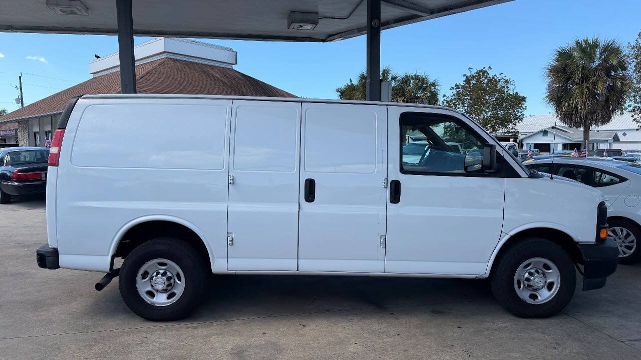 Used 2017 Chevrolet Express 2500 RWD image 4