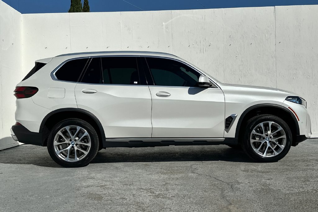 Used 2024 BMW X5 xDrive50e w/ Premium Package AWD/4WD image 2