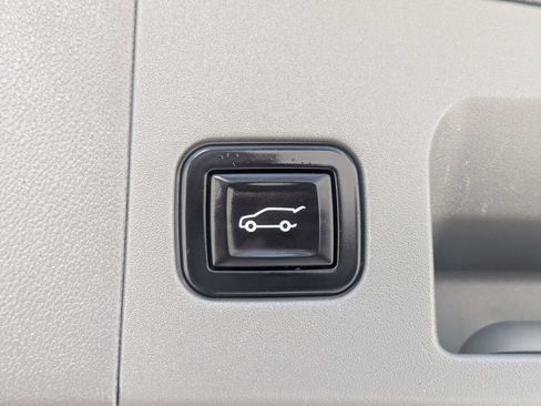 Used 2022 Cadillac XT5 Premium Luxury w/ Technology Package FWD image 13