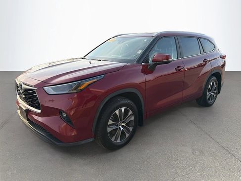 Used 2023 Toyota Highlander XLE FWD image 8