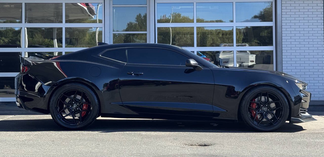 Used 2020 Chevrolet Camaro SS RWD image 2