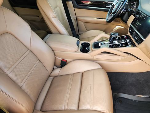 Used 2019 Porsche Cayenne AWD/4WD image 5