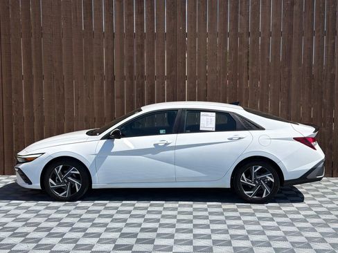 Used 2025 Hyundai Elantra Sport FWD image 13