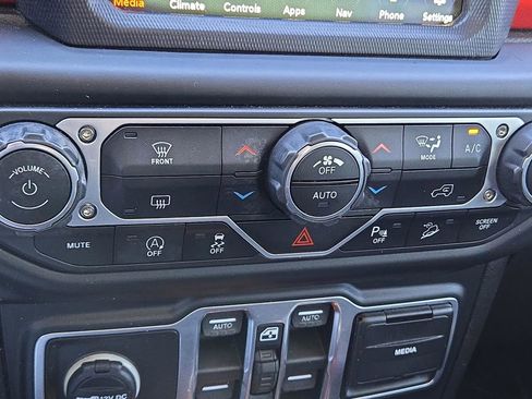 Used 2018 Jeep Wrangler Unlimited Rubicon image 25