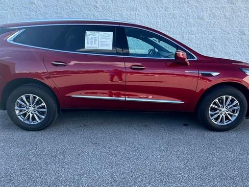 Used 2024 Buick Enclave Essence FWD image 2