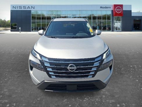 Certified 2025 Nissan Rogue SV FWD image 2