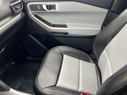 Used 2023 Ford Explorer XLT w/ Equipment Group 202A AWD/4WD image 16