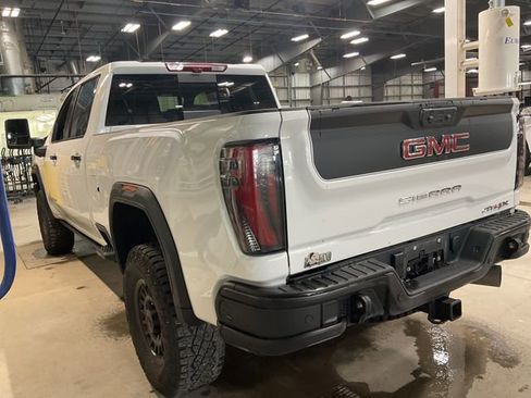 Used 2025 GMC Sierra 2500 AT4X w/ AT4X AEV Edition image 9