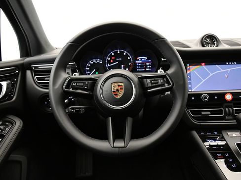 Certified 2026 Porsche Macan AWD/4WD image 27