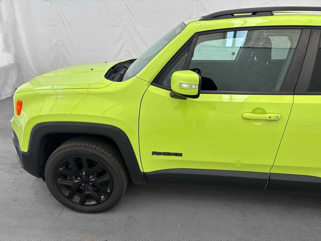 Used 2018 Jeep Renegade Altitude AWD/4WD image 3