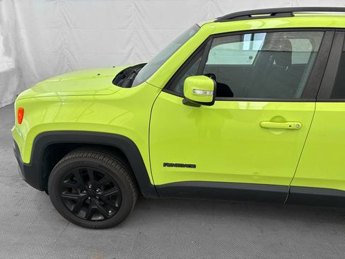 Used 2018 Jeep Renegade Altitude AWD/4WD image 3
