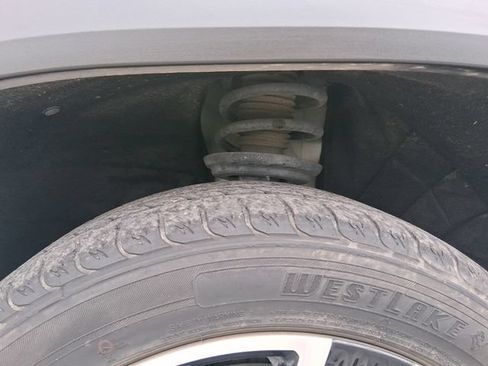 Used 2021 GMC Acadia SLE w/ Driver Convenience Package FWD image 22