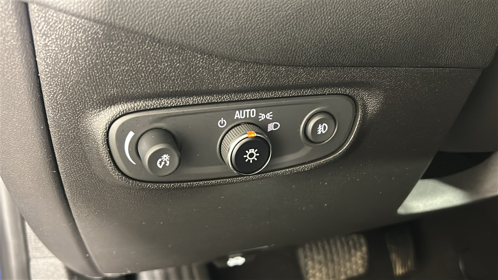 Used 2022 Chevrolet Equinox Premier AWD/4WD image 24