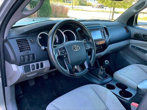 Used 2015 Toyota Tacoma 2WD Access Cab image 16