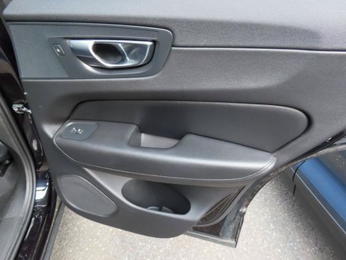 Used 2018 Volvo XC60 T5 Momentum AWD/4WD image 19