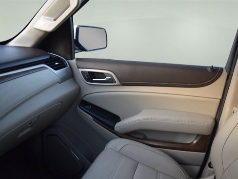 Used 2019 GMC Yukon XL Denali image 17