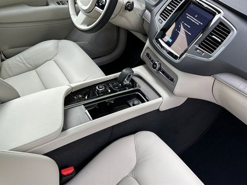Used 2025 Volvo XC90 B6 Core w/ Protection Package Premier image 15