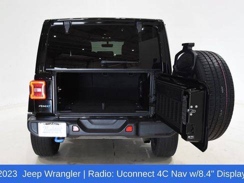 Used 2023 Jeep Wrangler Unlimited Sahara w/ Cold Weather Group AWD/4WD image 6