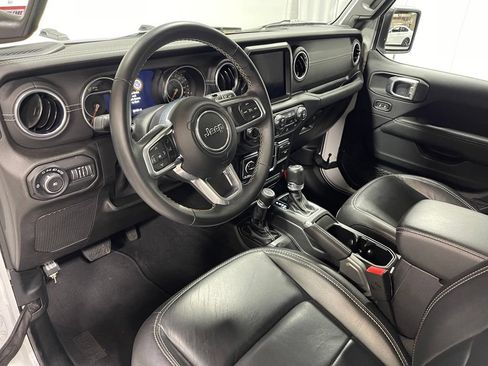 Used 2019 Jeep Wrangler Unlimited Sahara AWD/4WD image 21