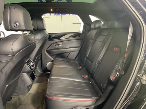 Used 2023 Bentley Bentayga AWD/4WD image 32