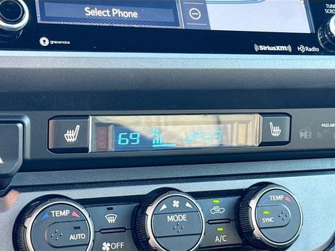 Used 2022 Toyota Tacoma TRD Sport image 19