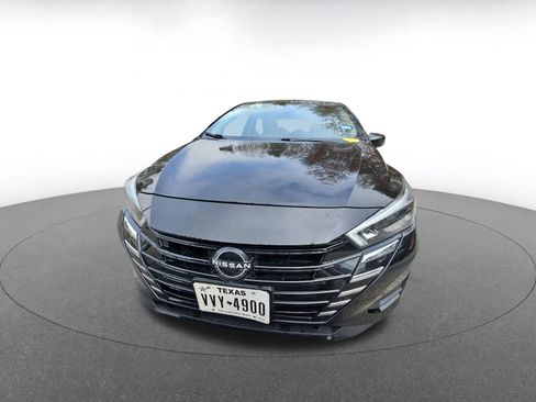 Used 2025 Nissan Versa SV image 2