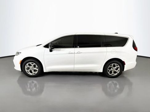 Used 2024 Chrysler Pacifica Limited AWD/4WD image 4